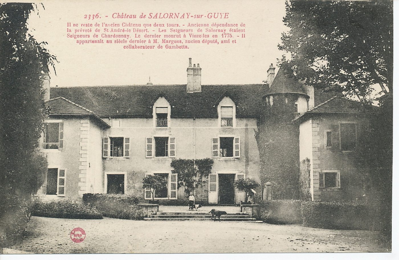 Château de Salornay-sur-Guye. Il ne reste de l'ancien château que deux tours. Ancienne dépendance de la prévoté de Saint-André-le-Désert. Les seigneurs de Salornay étaient seigneurs de Chardonnay. Le dernier mourut à Vinzelles en 1775. il appartenait au siècle dernier à M. Margues, ancien député, ami et collaborateur de Gambetta.