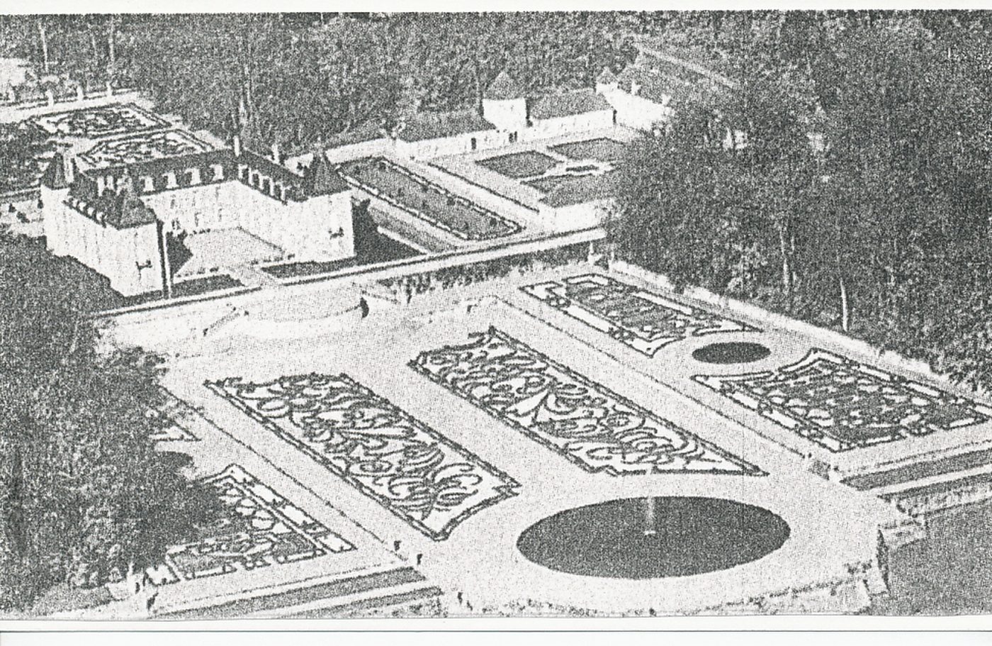 Le château de Montjeu en Bourgogne.