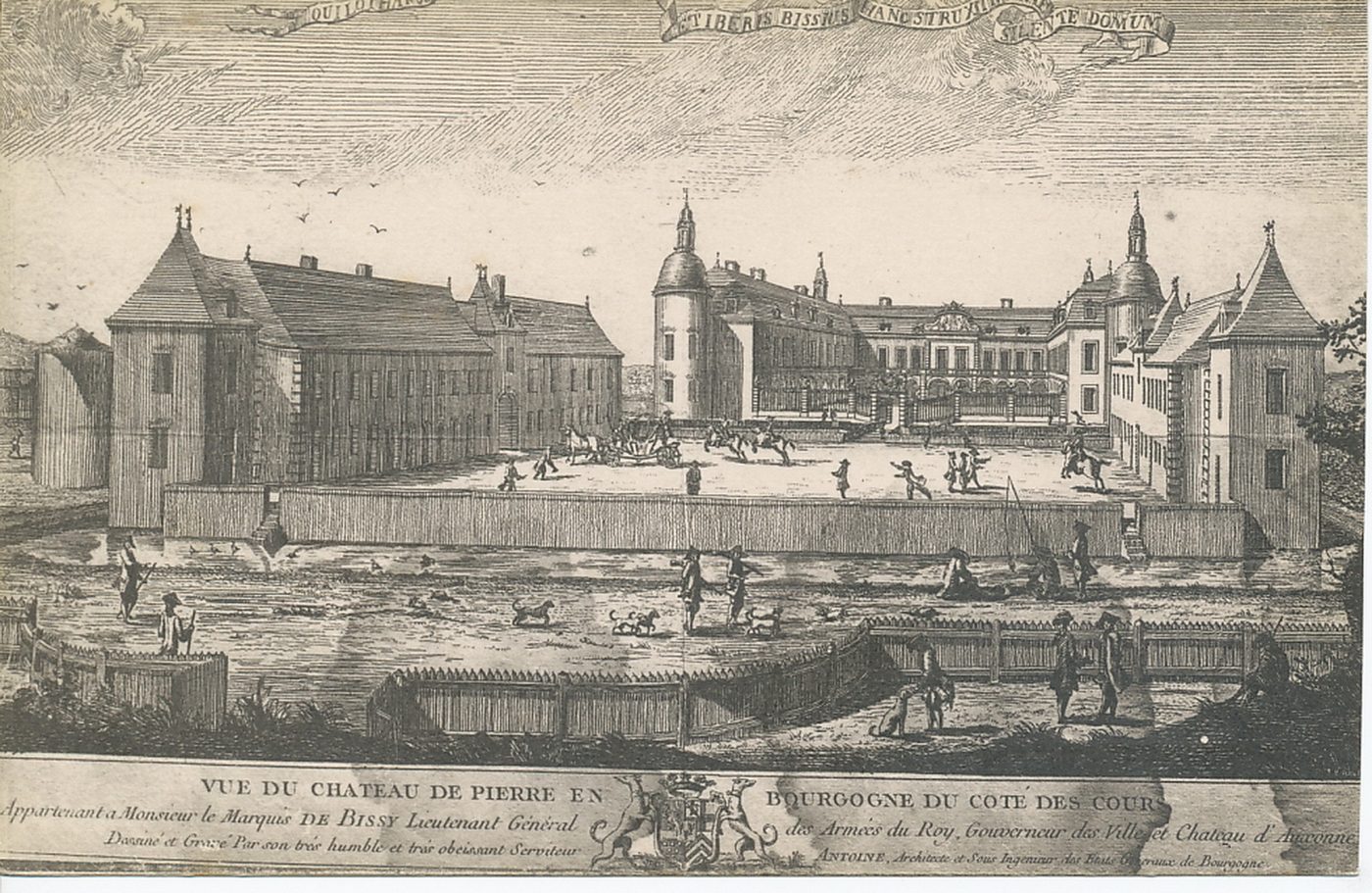 Vue du château de Pierre en Bourgogne du côté des cours.