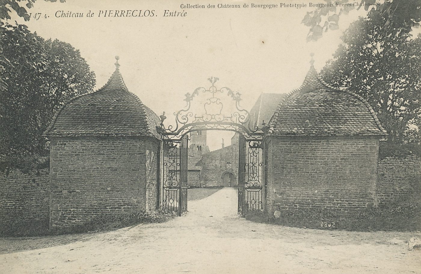 Château de Pierreclos.