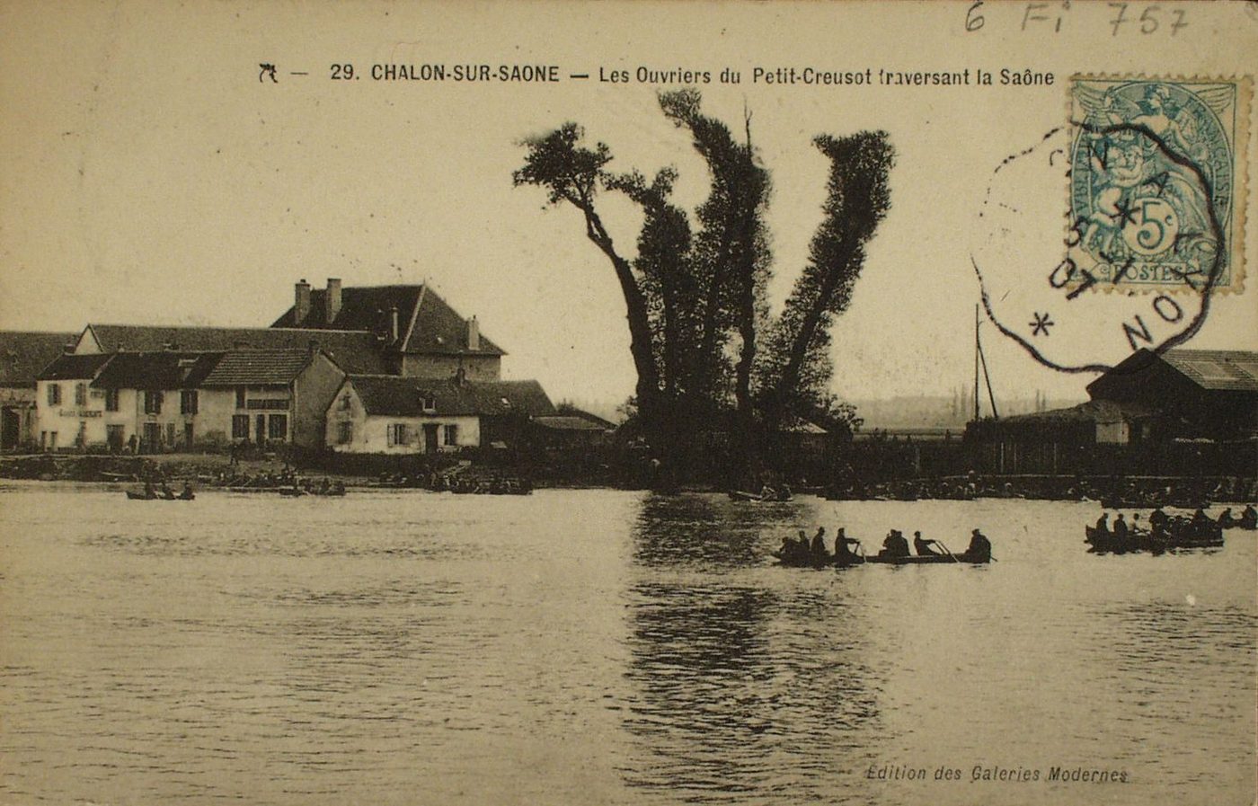 Chalon-sur-Saône. Les ouvriers du Petit-Creusot traversant la Saône.