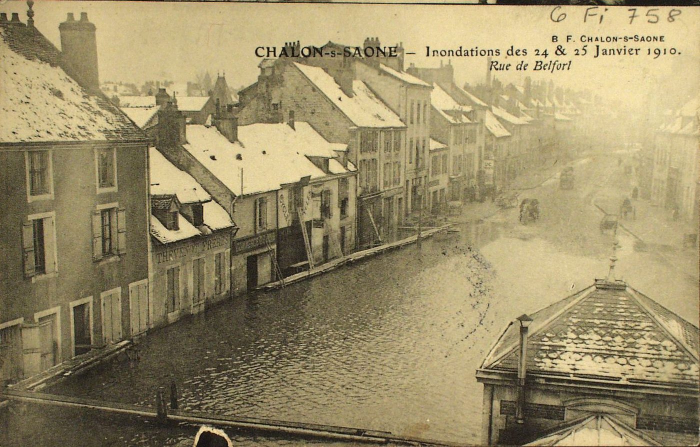 Chalon-sur-Saône. Inondations des 24 et 25 janvier 1910. Rue de Belfort.