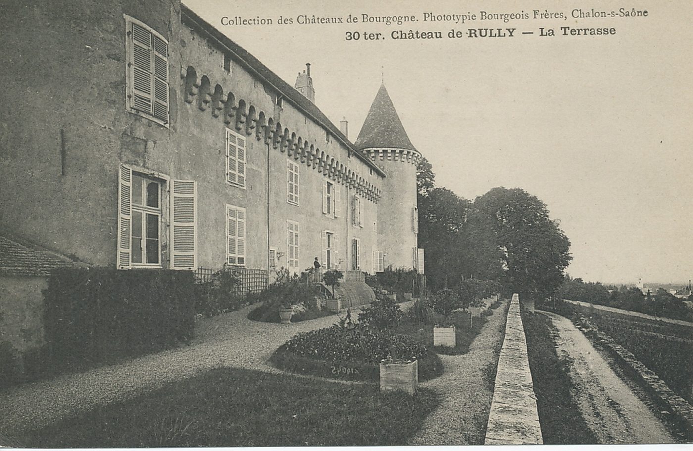 Rully. Le château. La terrasse.