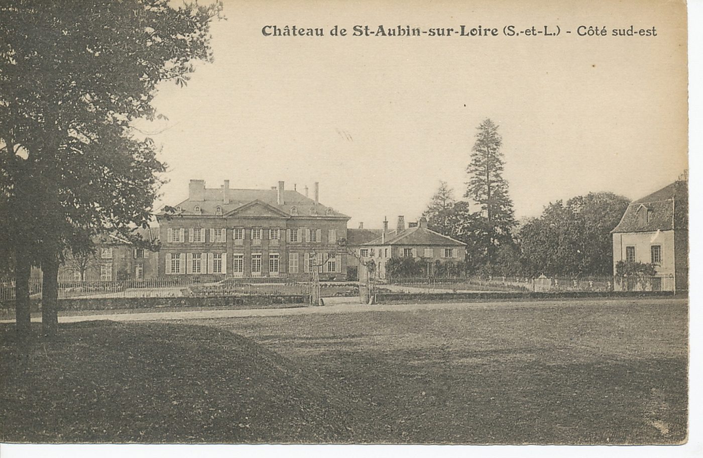Château de Saint-Aubin-sur-Loire. Côté Sud-Est.