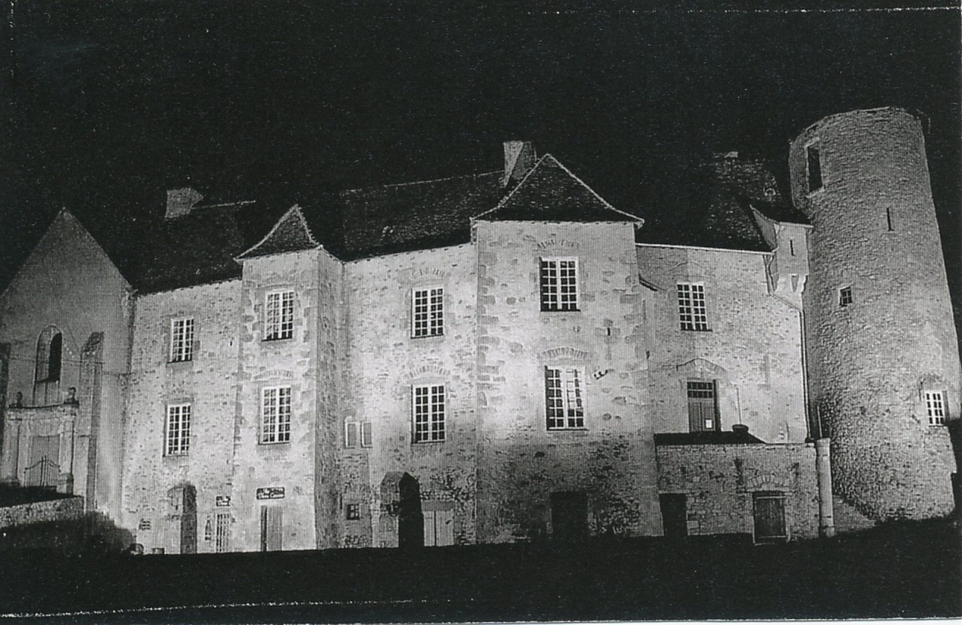 Château de Saint-Sernin-du-Bois.