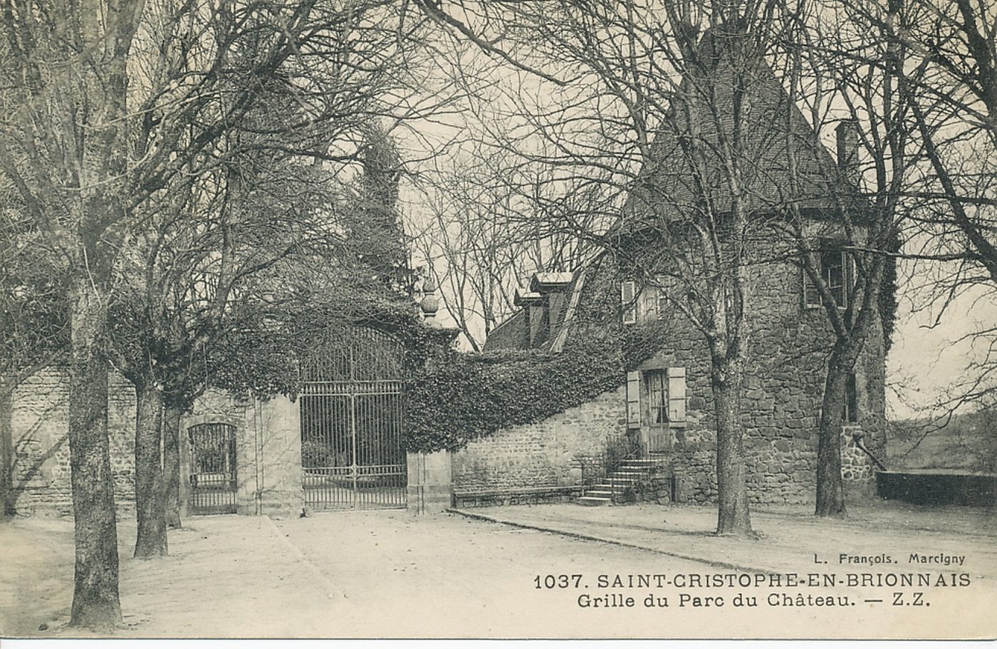 Saint-Christophe-en-Brionnais. Grille du parc du château.