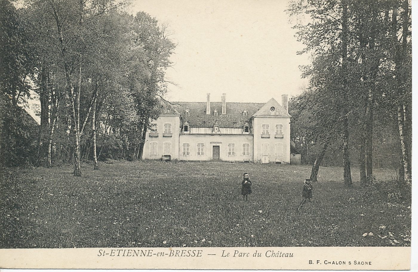 Saint-Etienne-en-Bresse. Le parc du château.