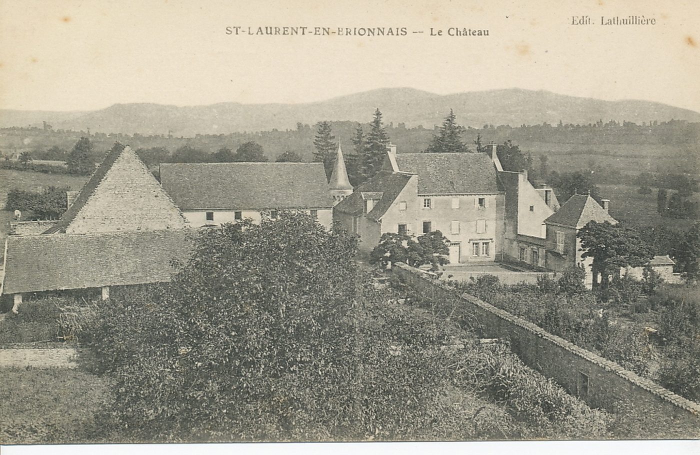 Saint-Laurent-en-Brionnais. Le château.