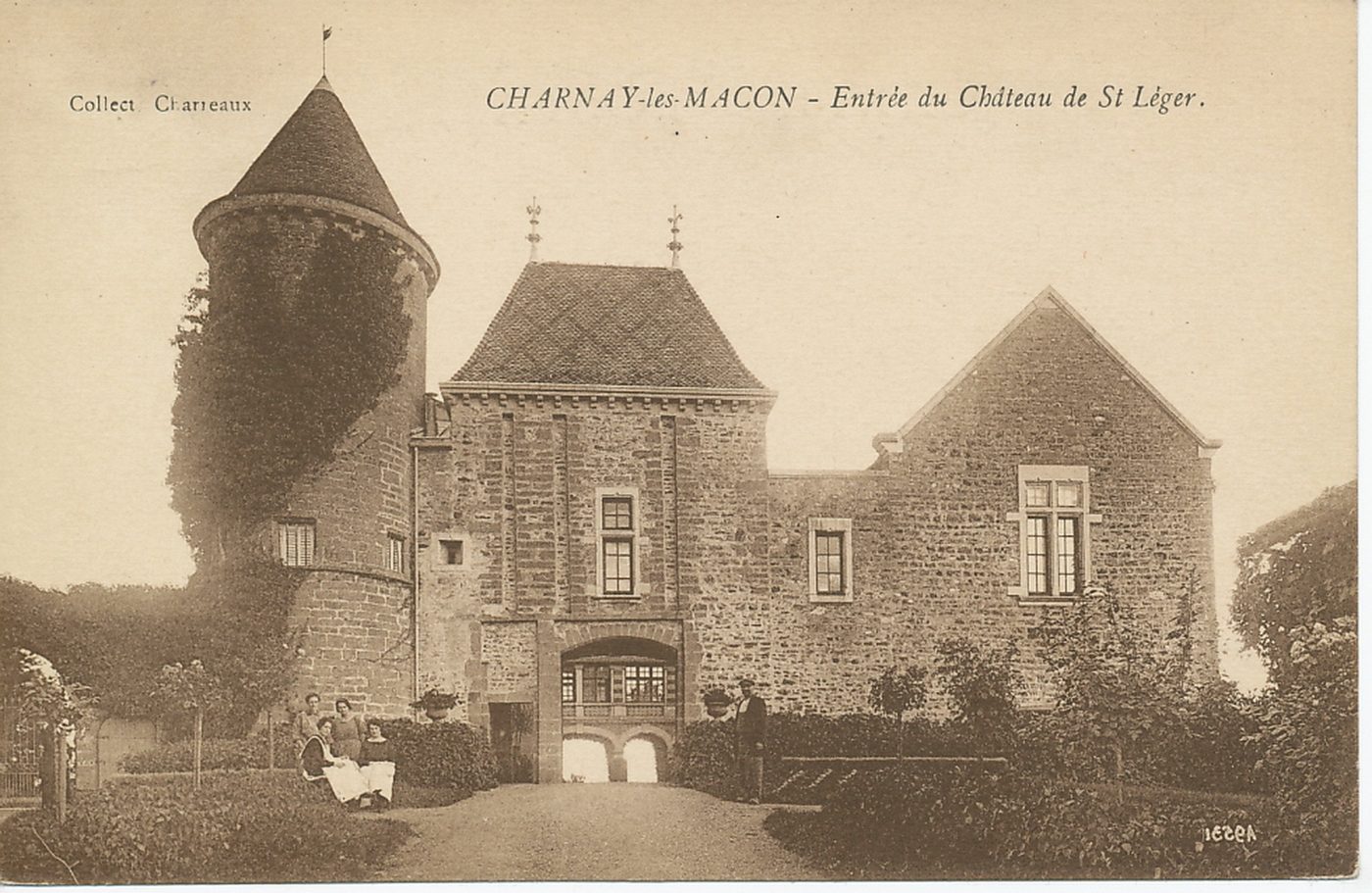 Charnay-lès-Mâcon. Entrée du château de Saint-Léger.