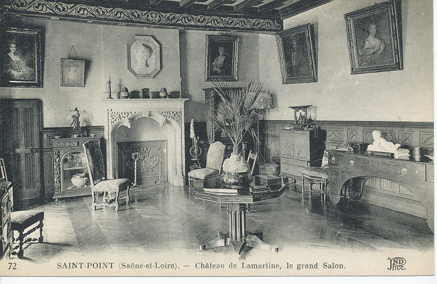Saint-Point. Château de Lamartine, le grand salon.