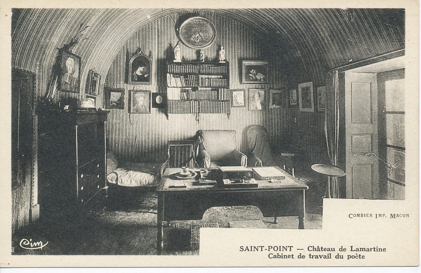 Saint-Point. Château de Lamartine. Cabinet de travail du poète.