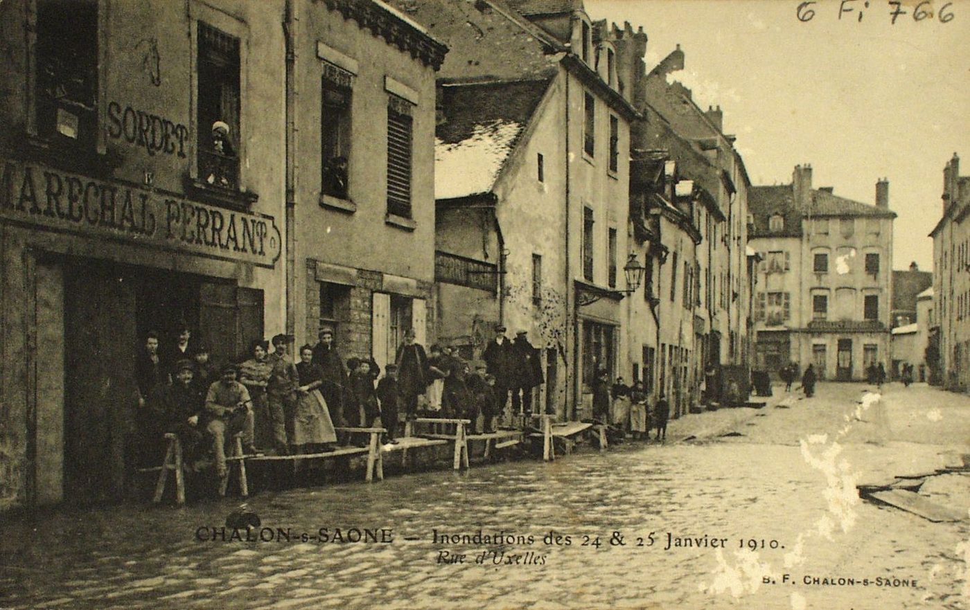 Chalon-sur-Saône. Inondations des 24 et 25 janvier 1910. Rue d'Uxelles.