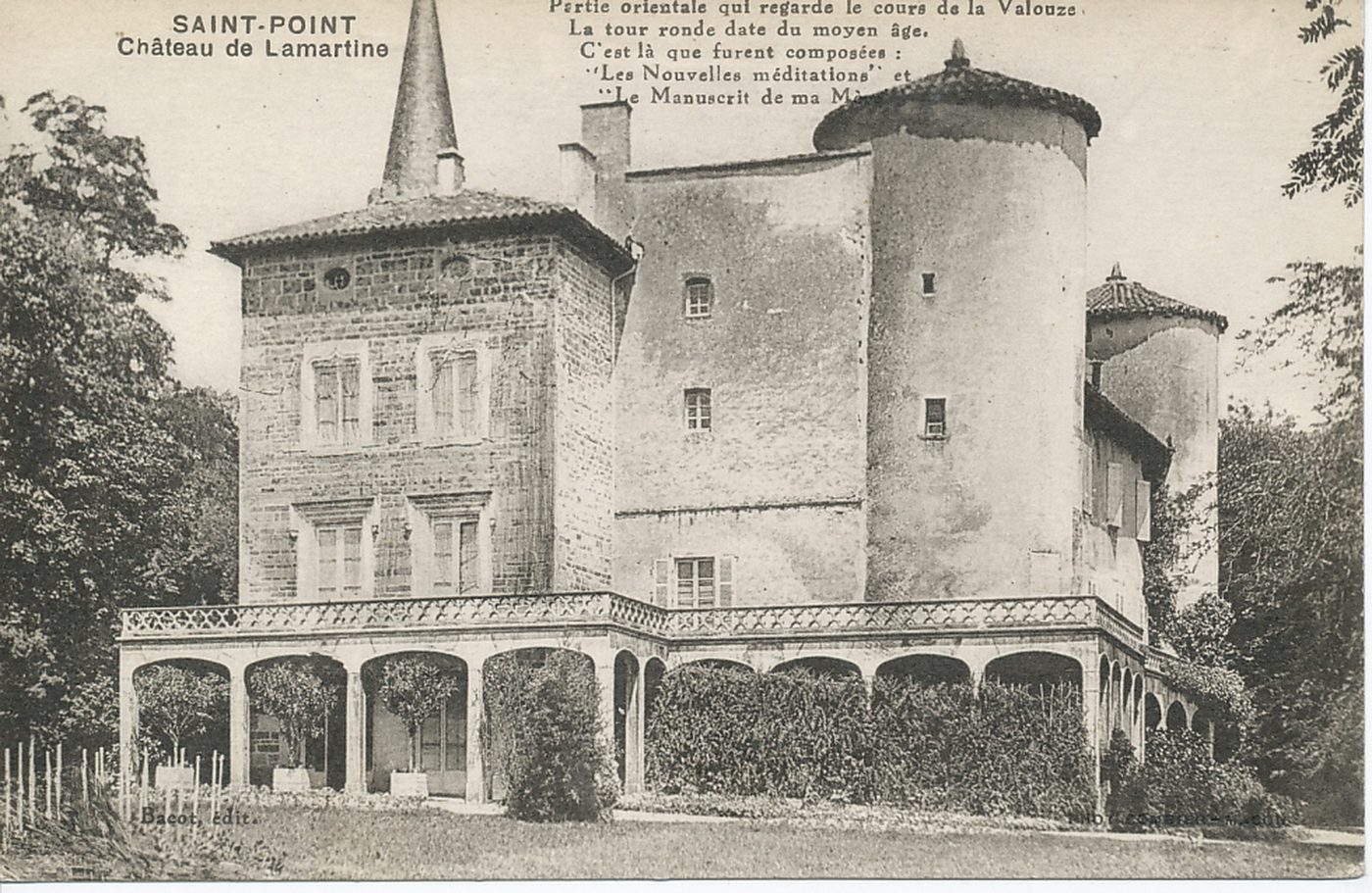 Saint-Point. Château de Lamartine. Partie orientale qui regarde le cours de la Valouze. La tour ronde date du moyen âge. C'est là que furent composées : "Les Nouvelles méditations" et "Le Manuscrit de ma mère".