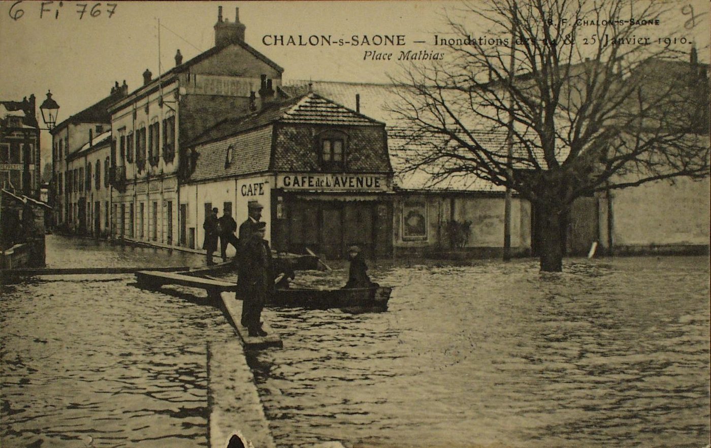 Chalon-sur-Saône. Inondations des 24 et 25 janvier 1910. Place Mathias.