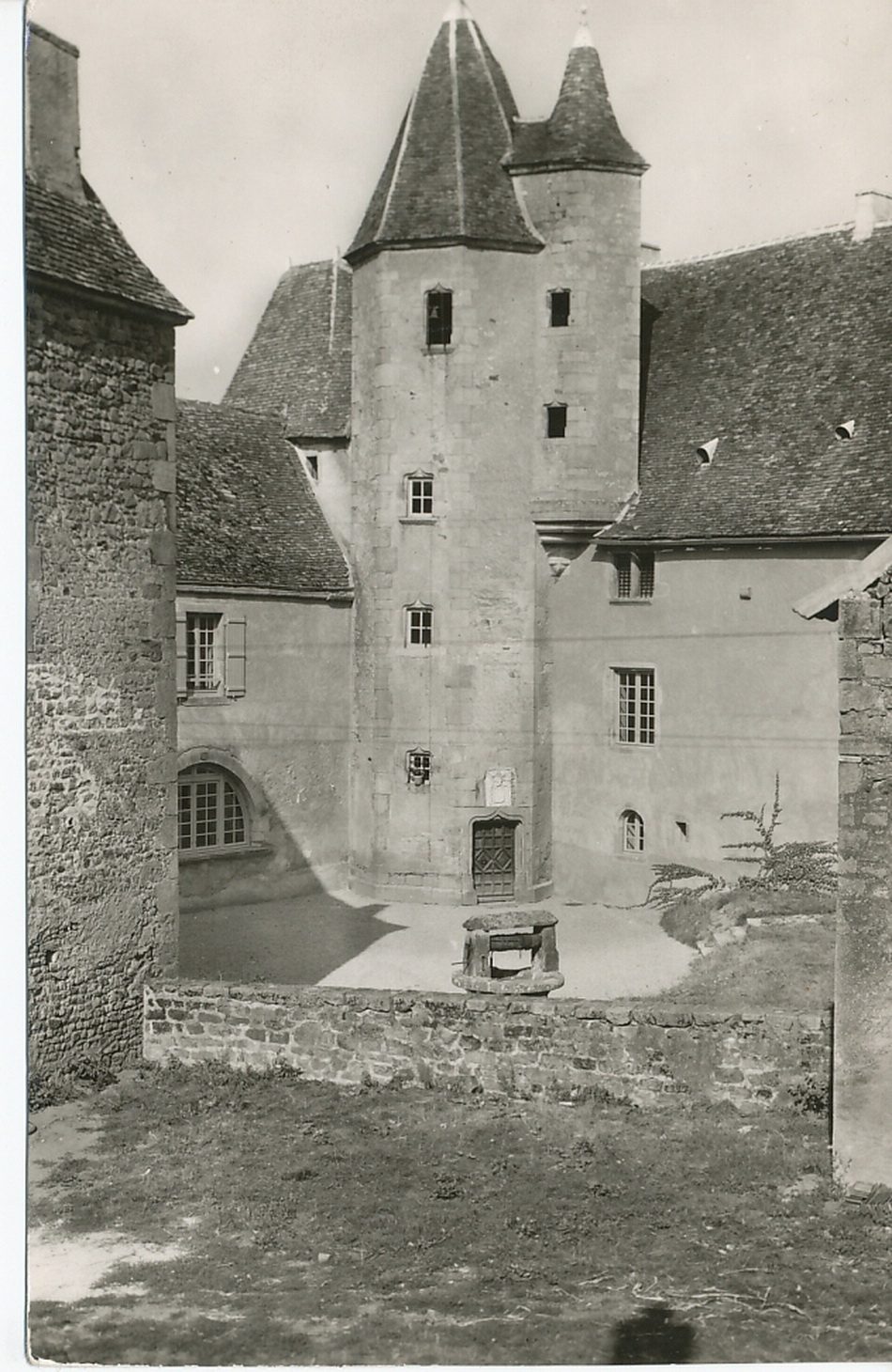 Château de Sauvemont. Ciry-le-Noble.