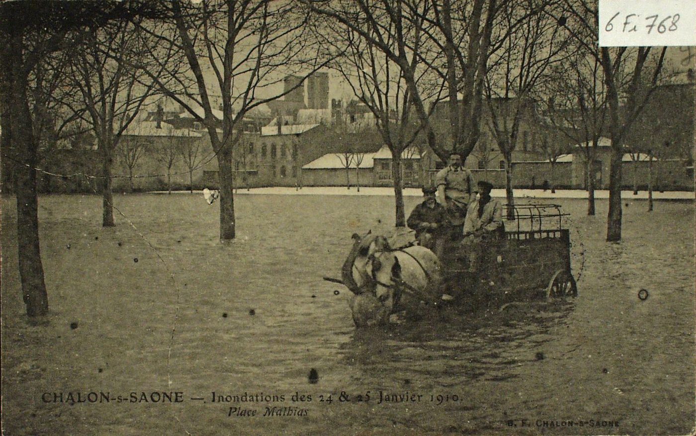 Chalon-sur-Saône. Inondations des 24 et 25 mai 1910. Place Mathias.