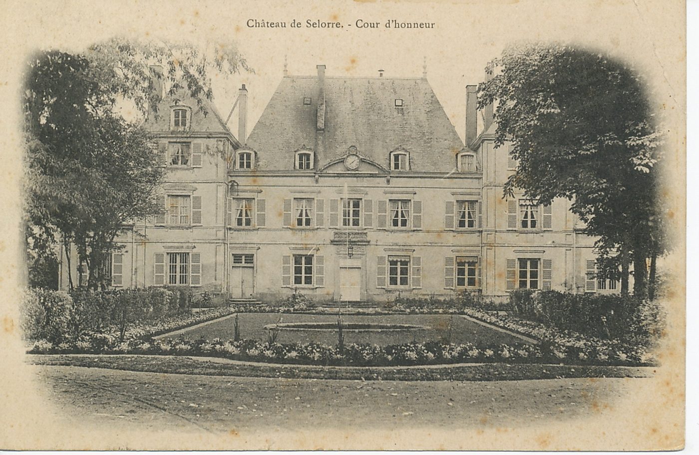Château de Selorre. Cour d'honneur.