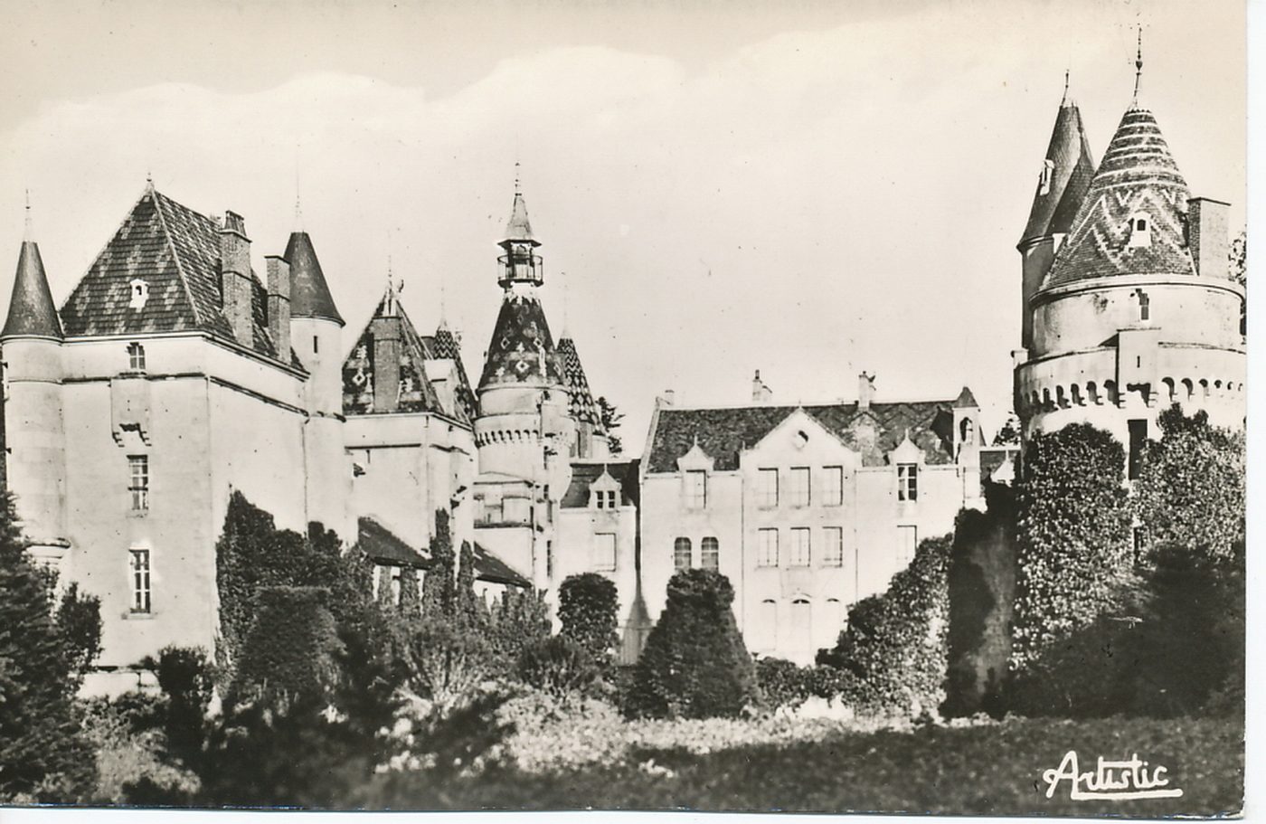 Sommant. Château de Valogne.