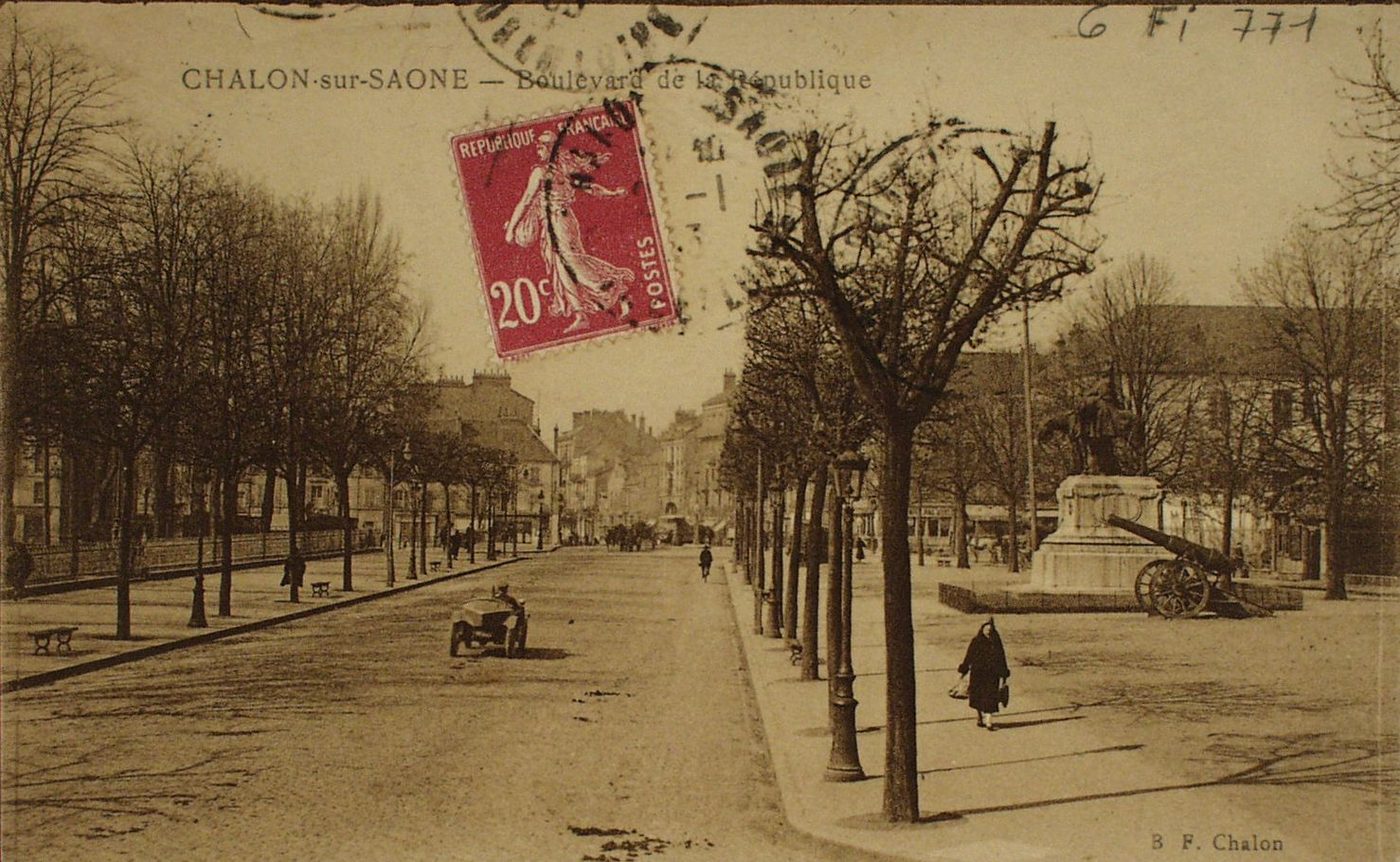 Chalon-sur-Saône. Boulevard de la République.