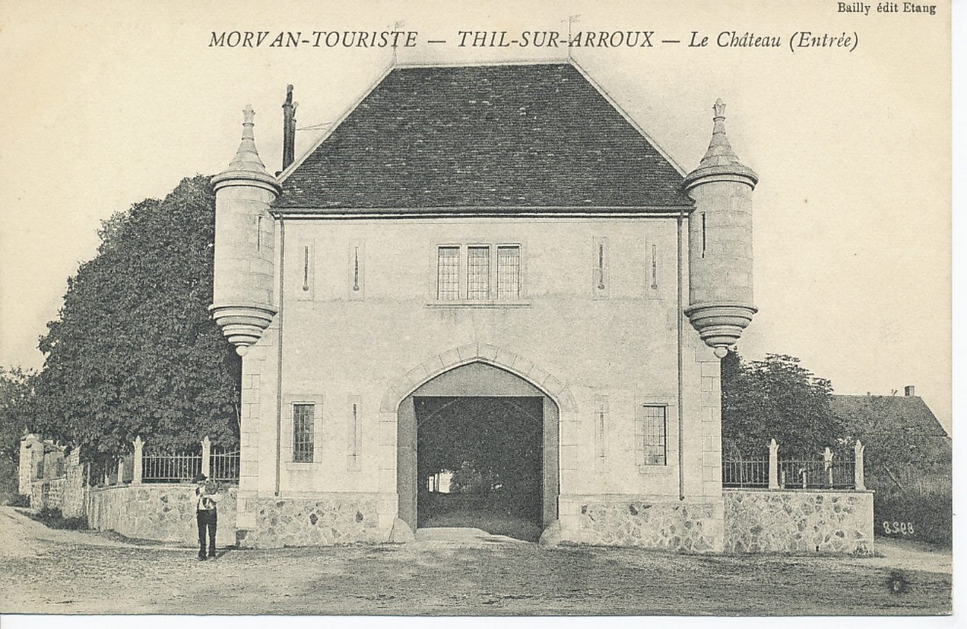 Morvan-Touriste. Thil-sur-Arroux. Le château (entrée).