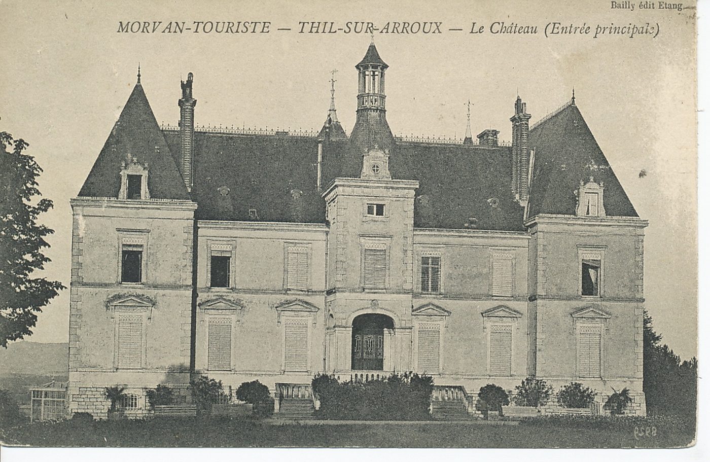 Morvan-Touriste. Thil-sur-Arrroux. Le château (entrée principale).