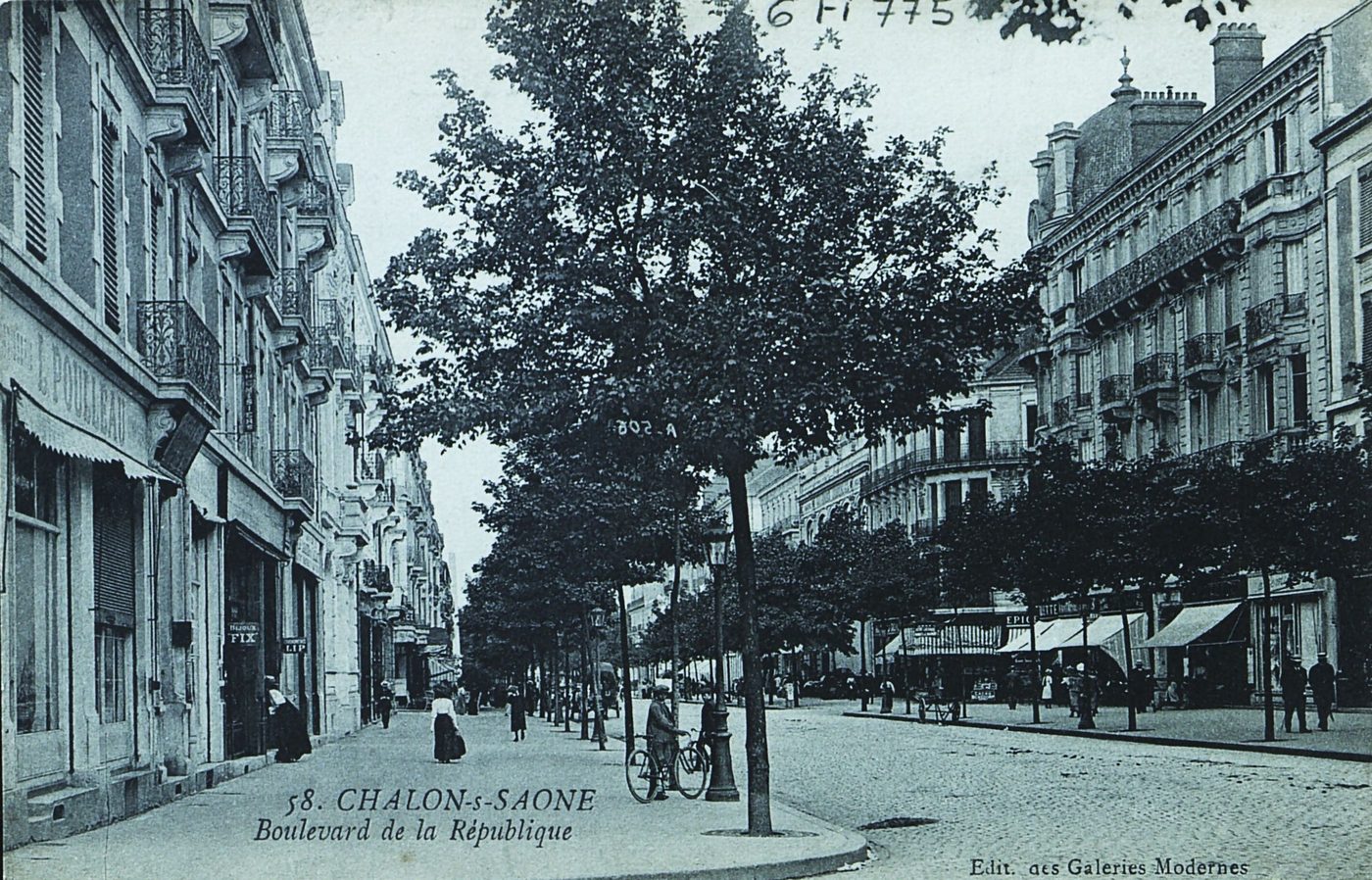 Chalon-sur-Saône. Boulevard de la République.