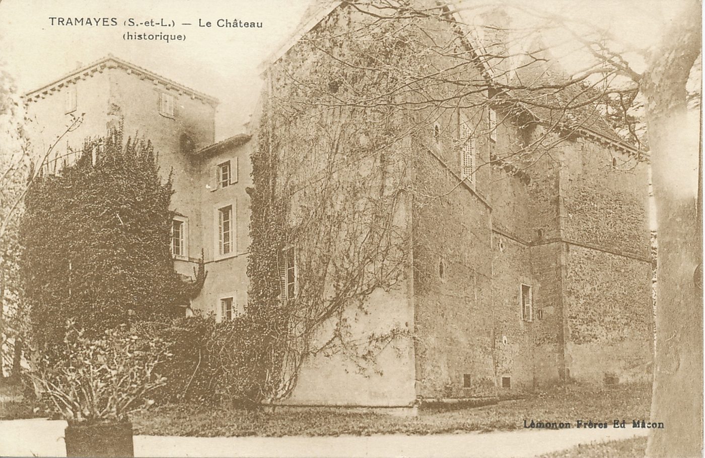 Tramayes. Le château historique.