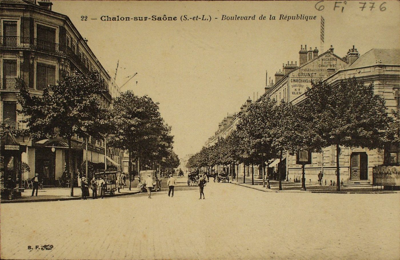 Chalon-sur-Saône. Boulevard de la République.