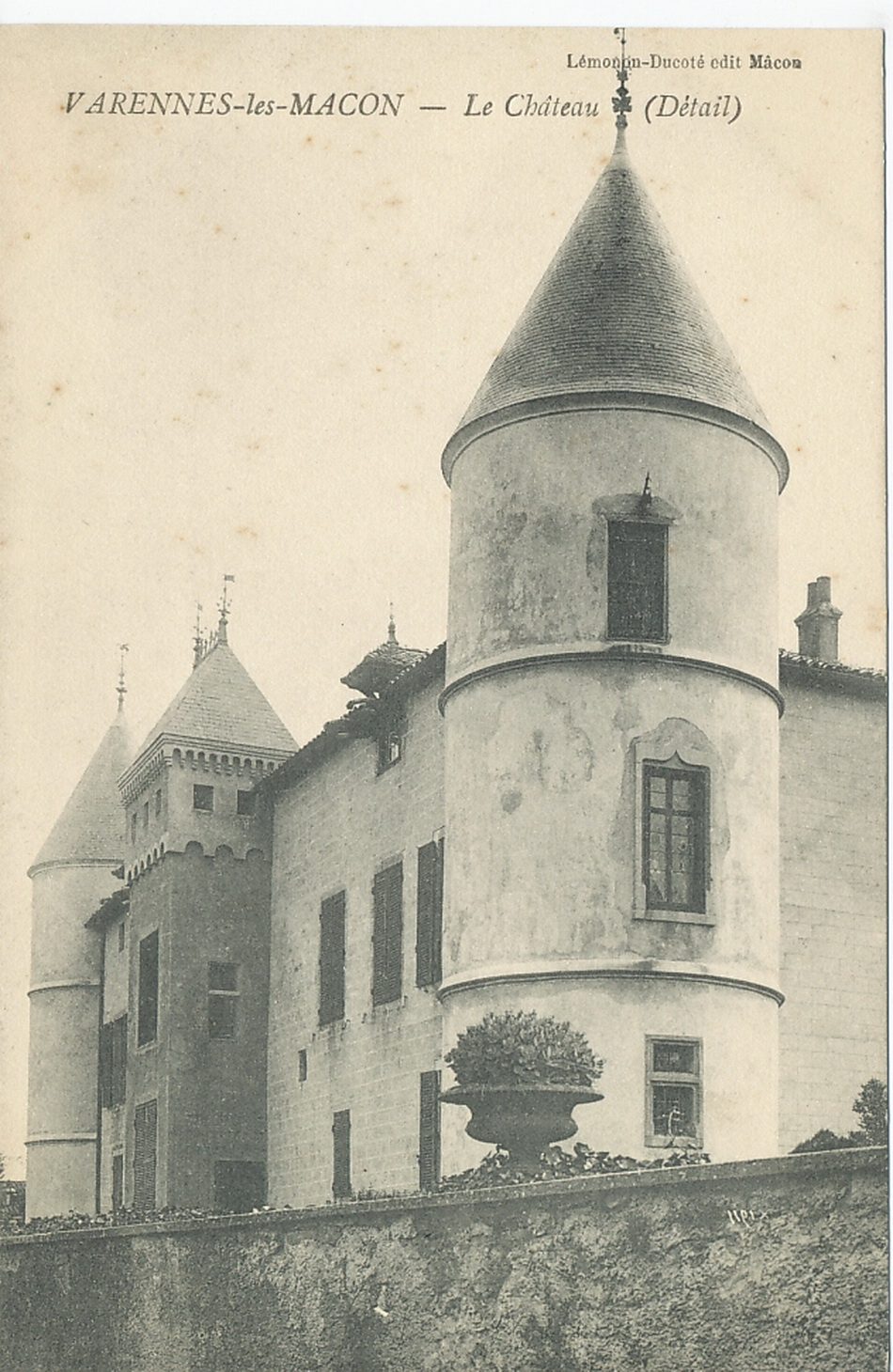 Varennes-lès-Mâcon. Le château (détail).