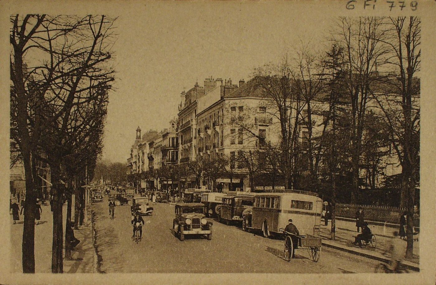 Chalon-sur-Saône. Boulevard de la République.