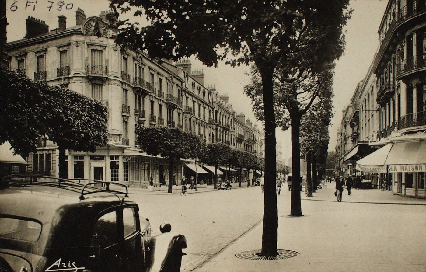 Chalon-sur-Saône. Le boulevard de la République.