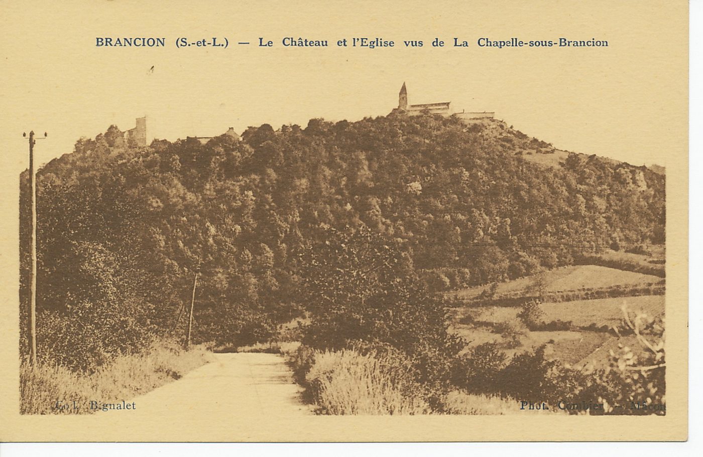 Brancion. Le château et l'église vus de la Chapelle-sous-Brancion.