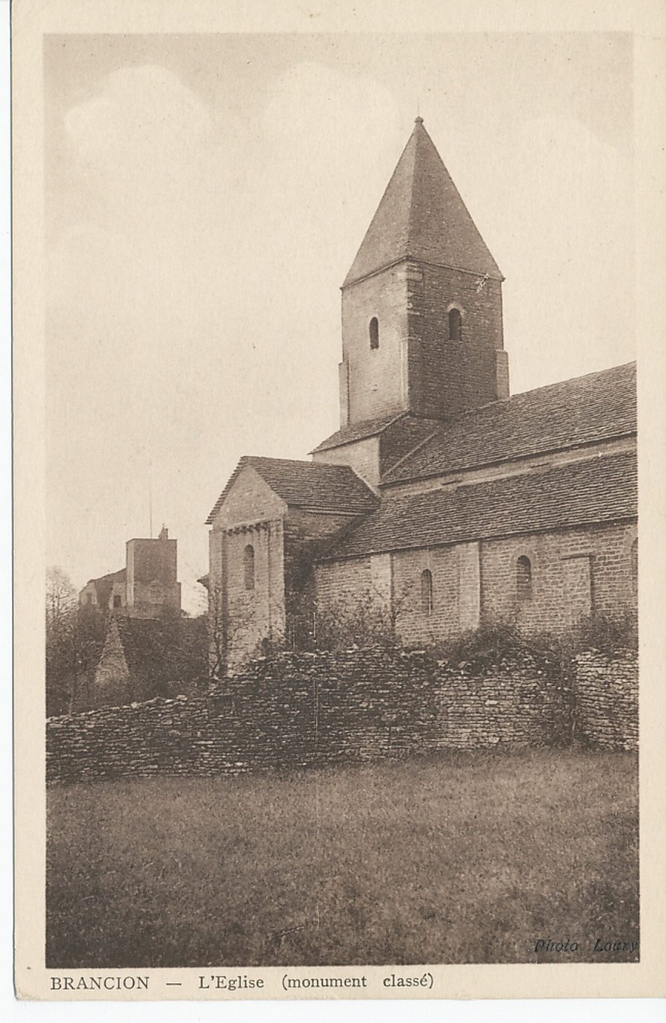 Brancion. L'église (monument classé).