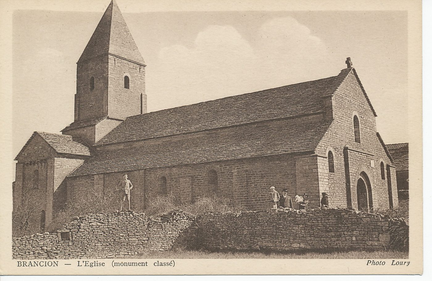 Brancion. L'église (monument classé).
