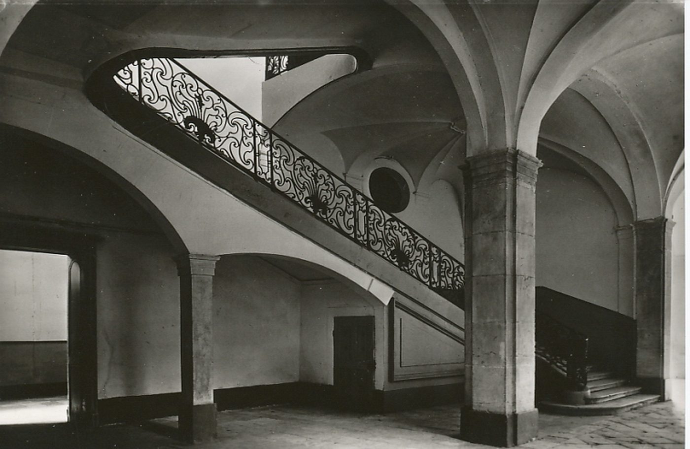 Abbaye de Cluny. Escalier dans les bâtiments du XVIIIe s.