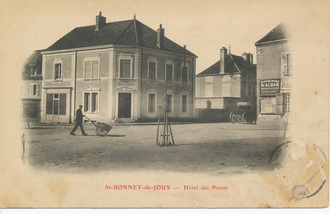 Saint-Bonnet-de-Joux. Hôtel des Postes.