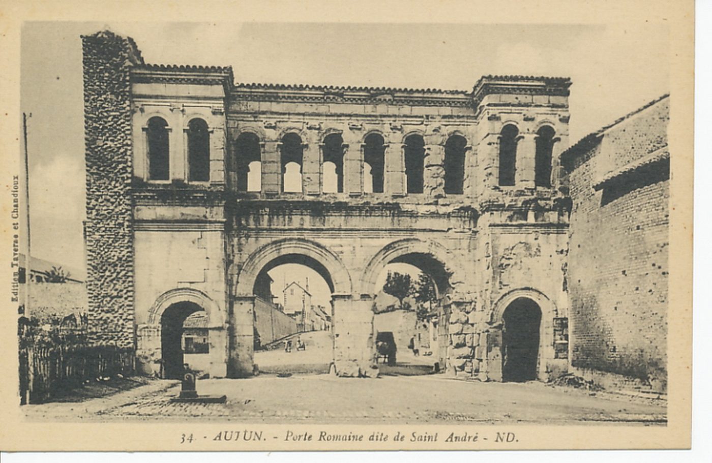 Autun. Porte romaine dite de Saint-André.