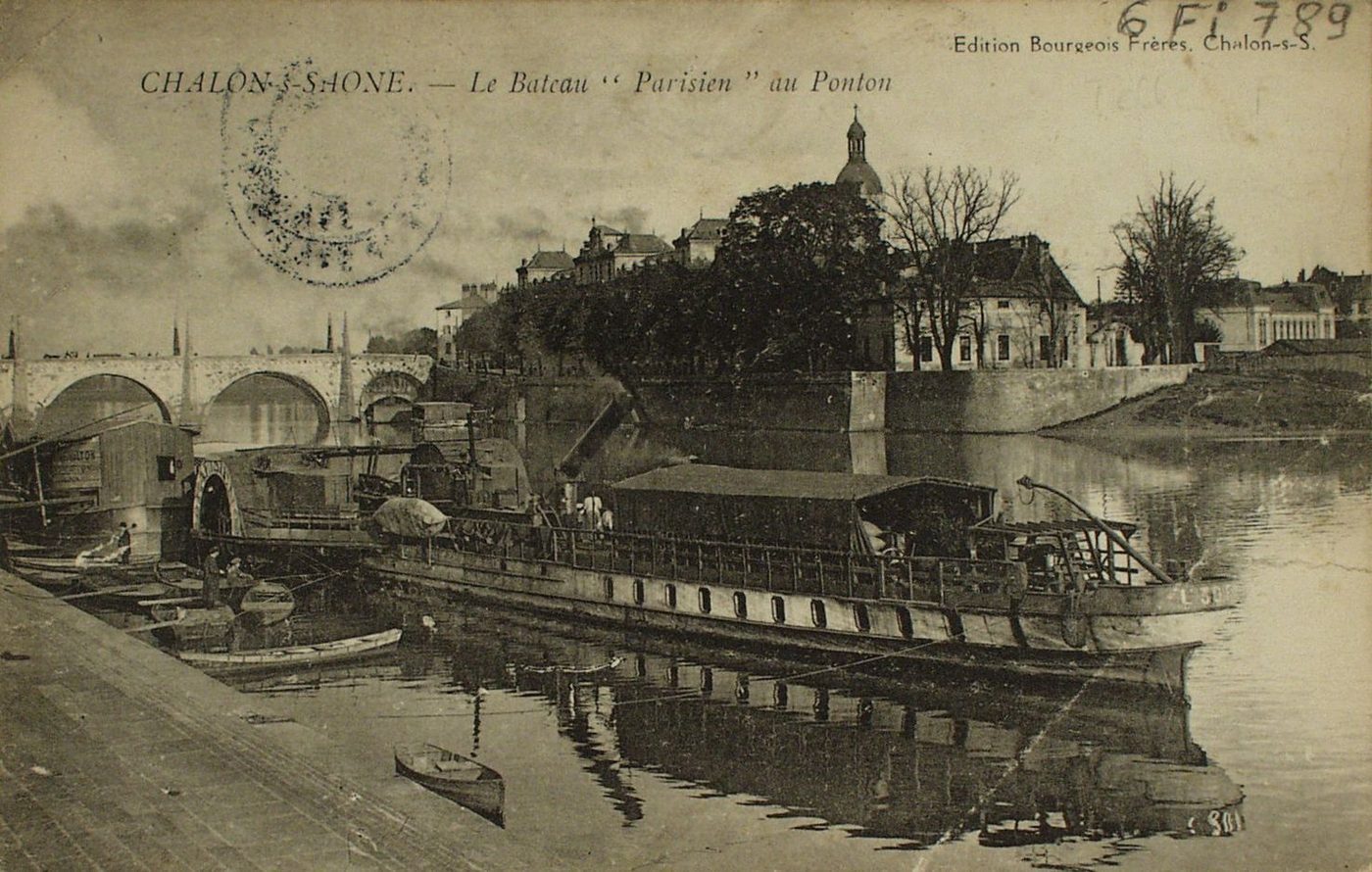 Chalon-sur-Saône. Le bateau "Parisien" au ponton.