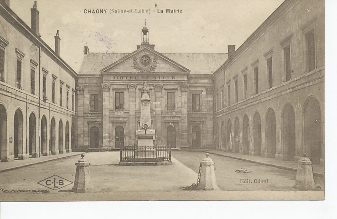Chagny. La mairie.