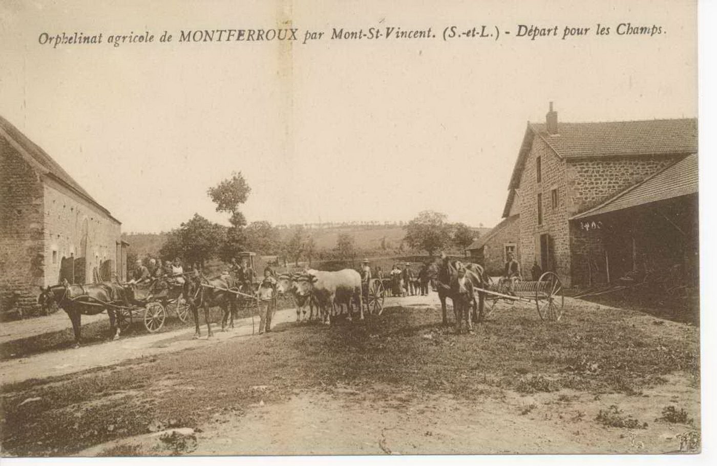Orphelinat agricole de Montferroux par Mont-Saint-Vincent. Départ pour les champs.