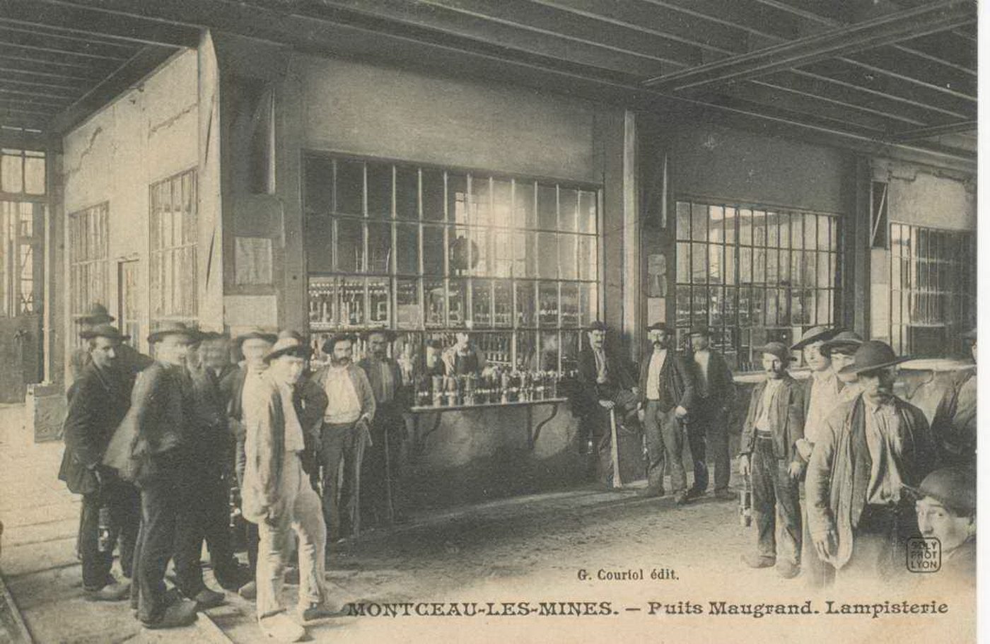 Montceau-les-Mines. Puits Maugrand. Lampisterie.