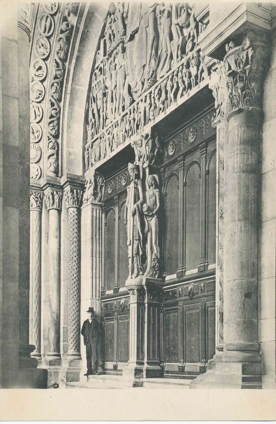 Le Morvan. Autun. Portail de la Cathédrale.