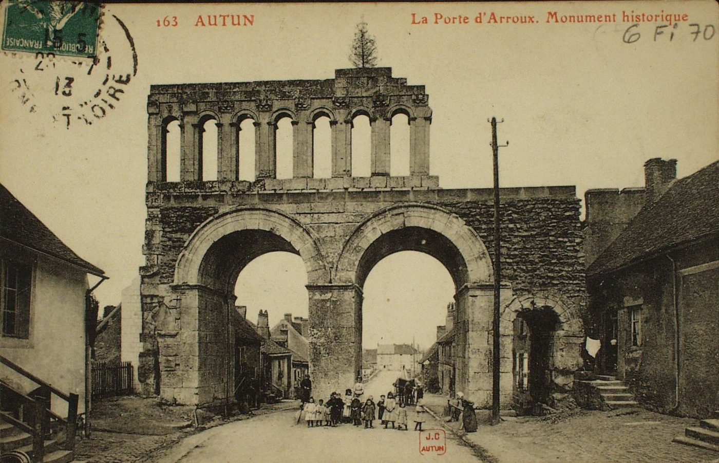 Autun. La porte d'Arroux. Monument historique.