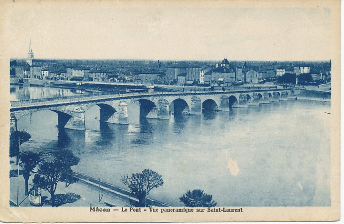 Mâcon. Le pont. Vue panoramique sur Saint-Laurent.
