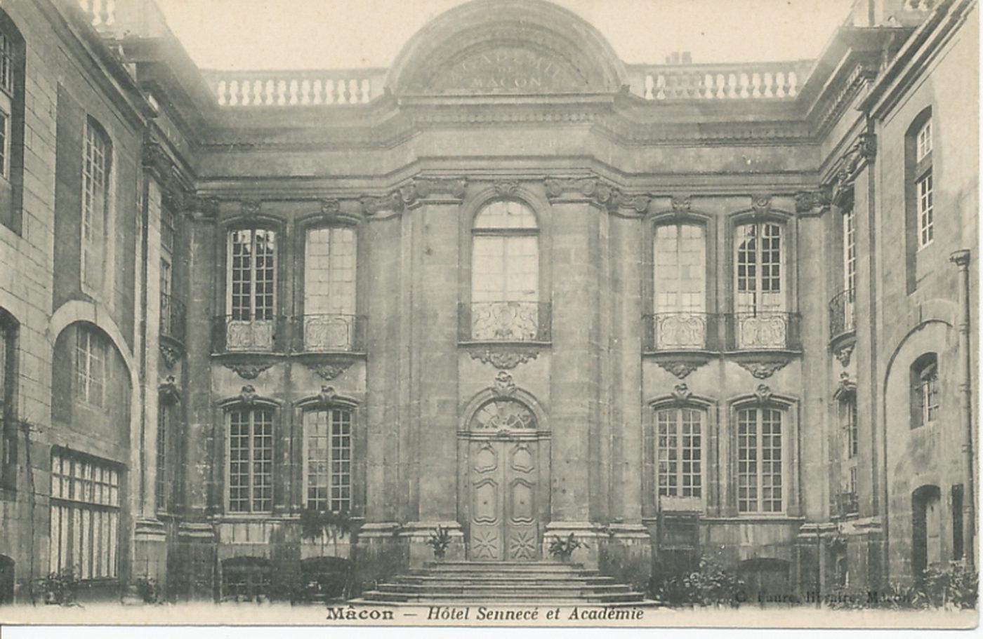 Mâcon. Hôtel Sennecé et Académie.
