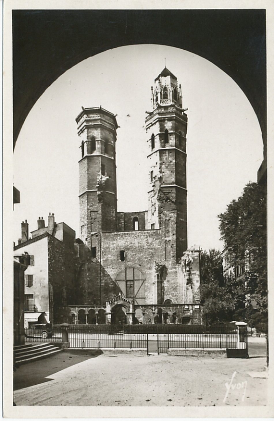 Mâcon. Restes de l'ancienne cathédrale Saint-Vincent.