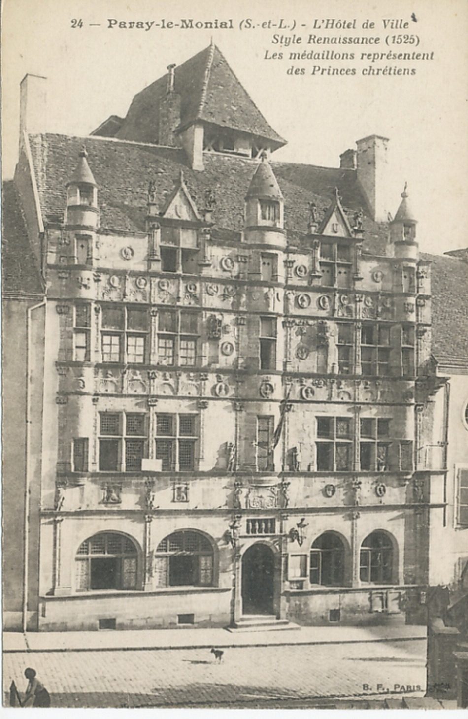 Paray-le-Monial. L'hôtel de Ville. Style renaissance (1525). Les médaillons représentent des princes chrétiens.
