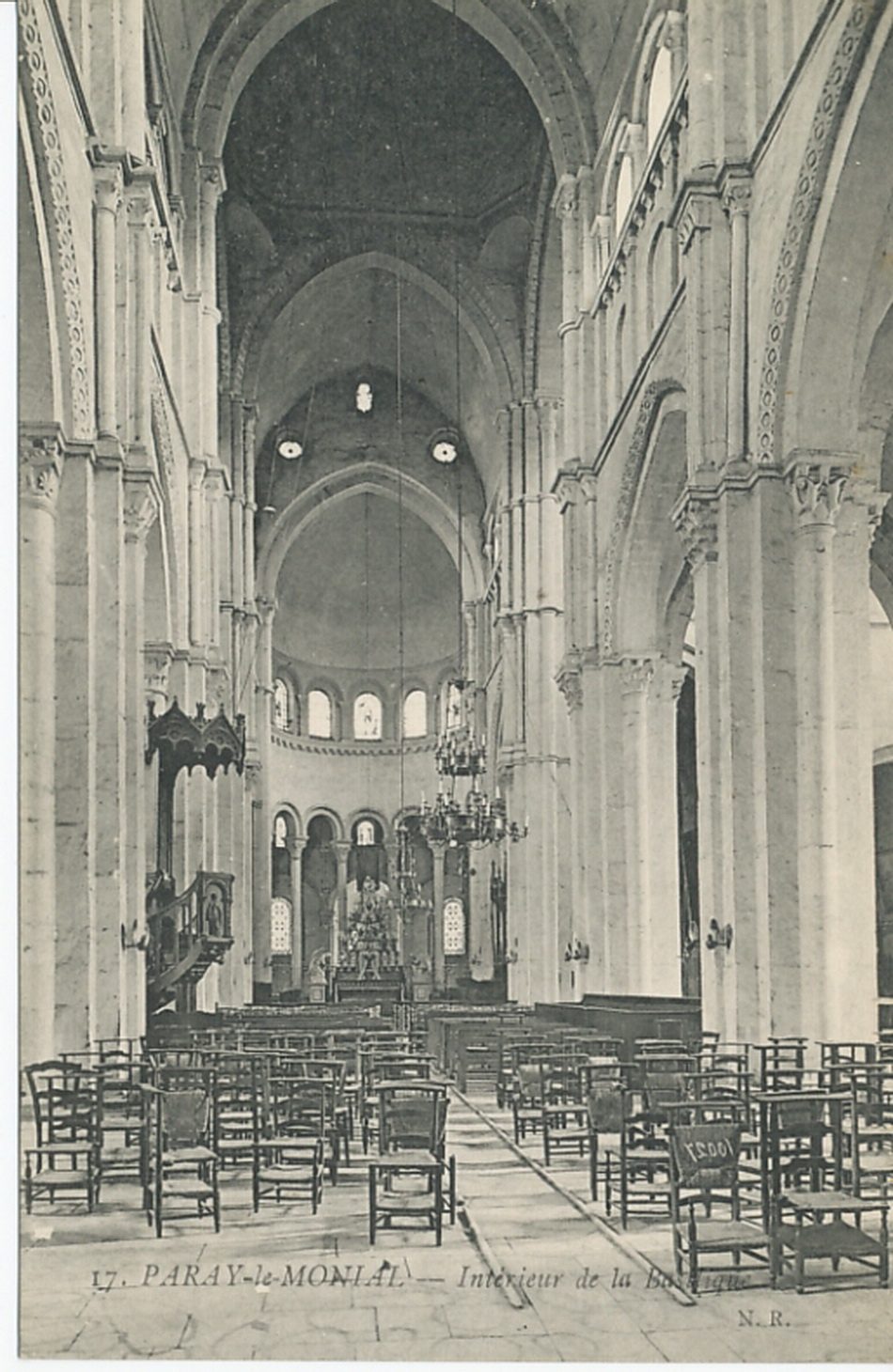Paray-le-Monial. Intérieur de la basilique.