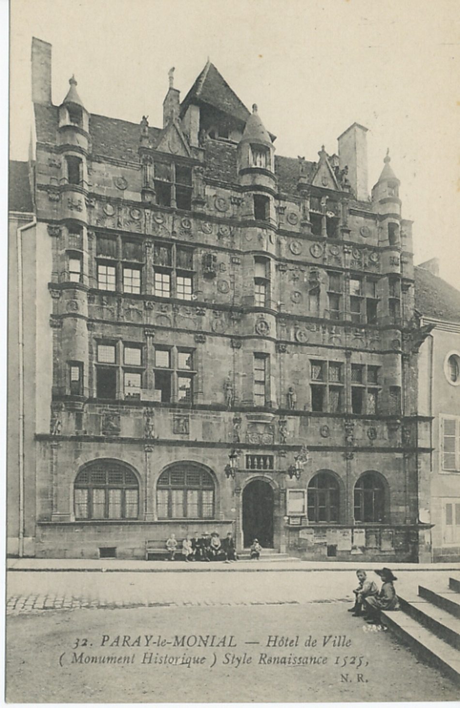 Paray-le-Monial. Hôtel de ville (monument historique). Style renaissance 1525.