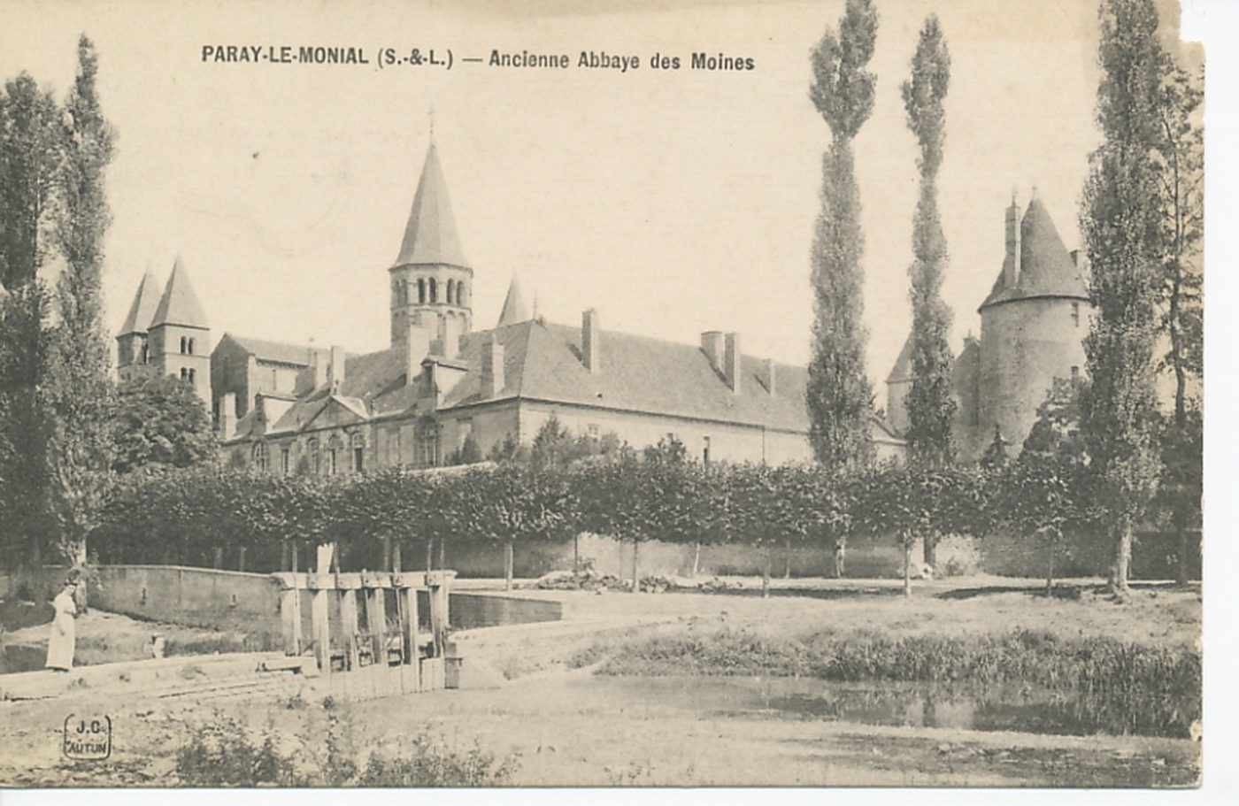 Paray-le-Monial. Ancienne abbaye des moines.